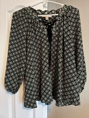 MICHAEL Michael Kors Black and White Geometric Peasant Top